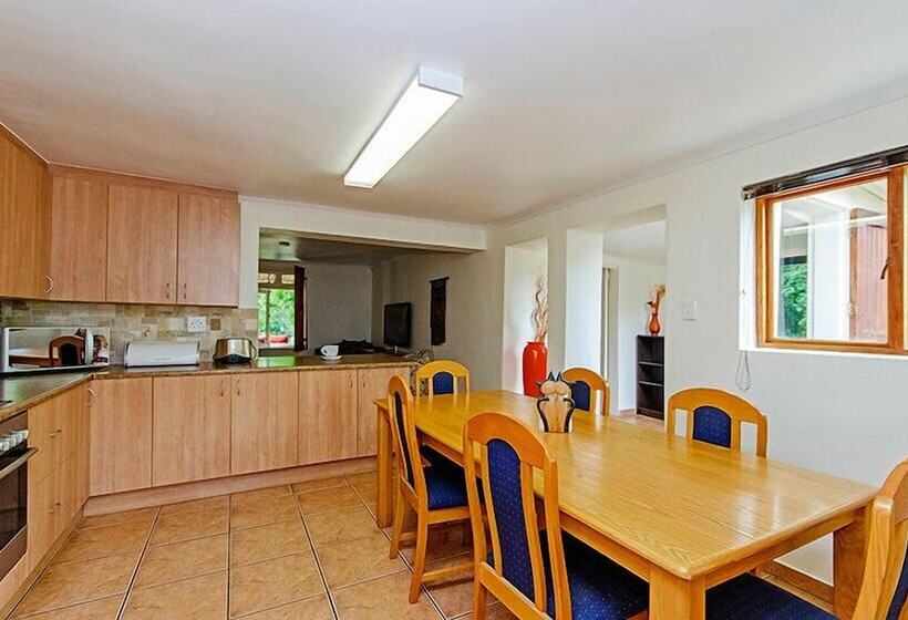 בית מלון כפרי Stornoway Lodge