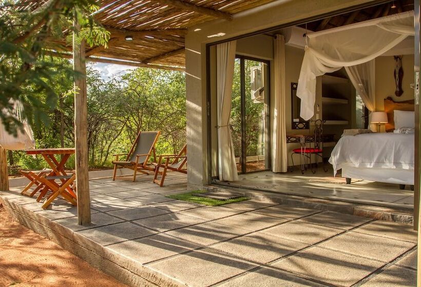 בית מלון כפרי Ukuthula Bush Lodge