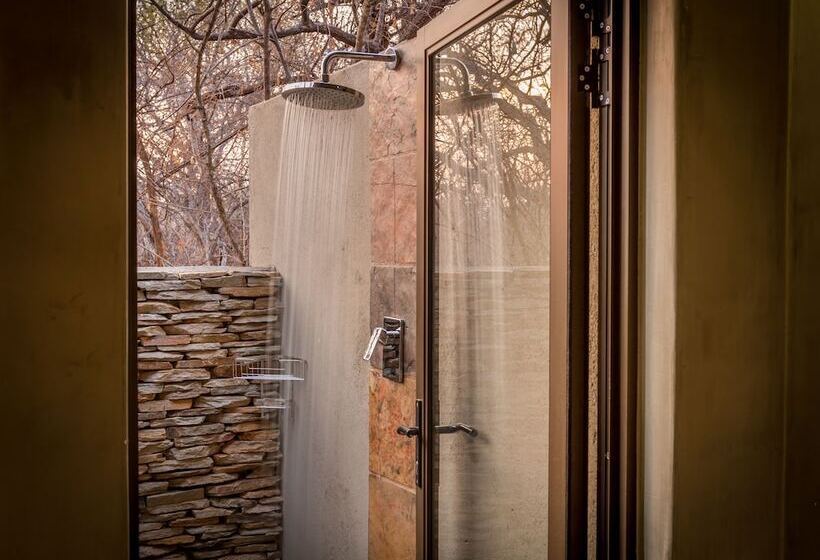 בית מלון כפרי Ukuthula Bush Lodge