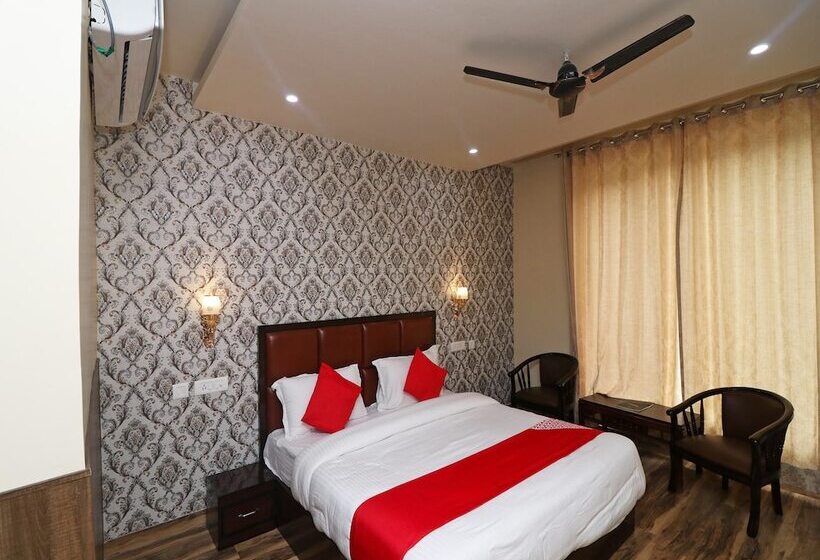 호텔 Vaikunth Resort By Oyo Rooms