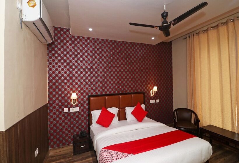 호텔 Vaikunth Resort By Oyo Rooms