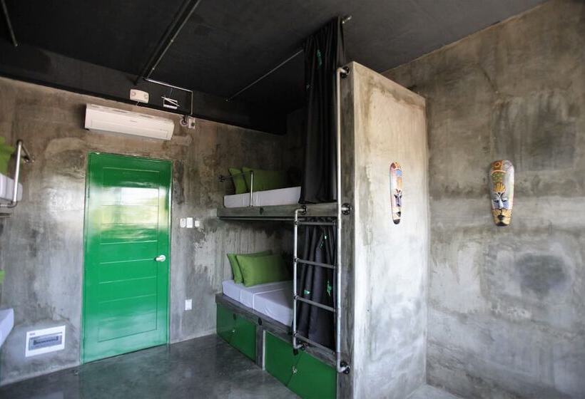 هتل W Hostel Boracay