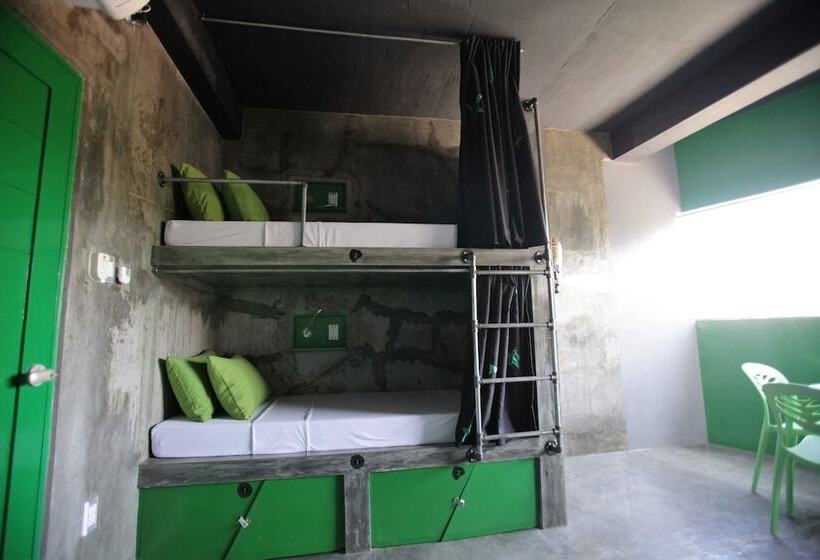 בית מלון כפרי W Hostel Boracay