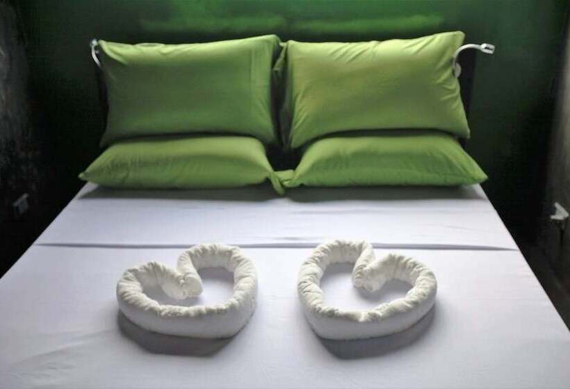 בית מלון כפרי W Hostel Boracay