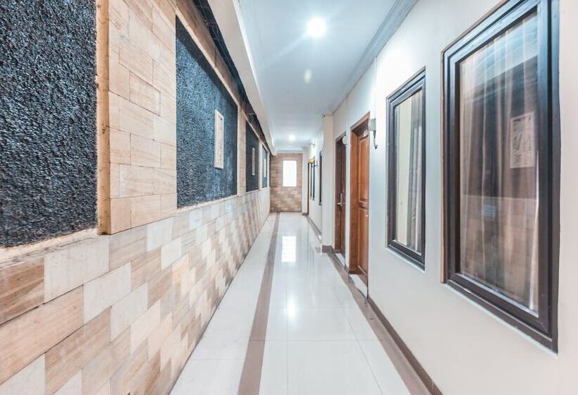 ホテル Wisma Lux Barkah By Oyo Rooms