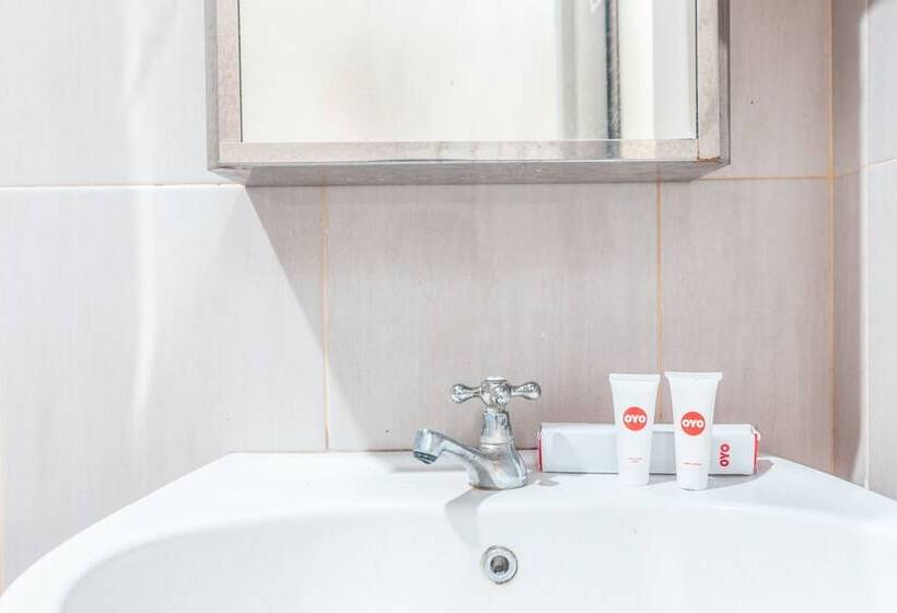 호텔 Wisma Lux Barkah By Oyo Rooms