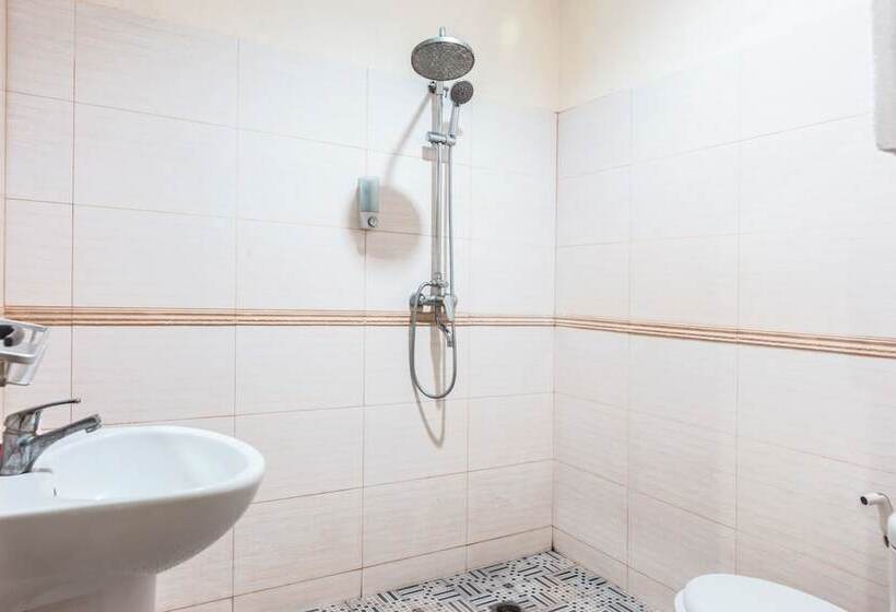 호텔 Wisma Lux Barkah By Oyo Rooms