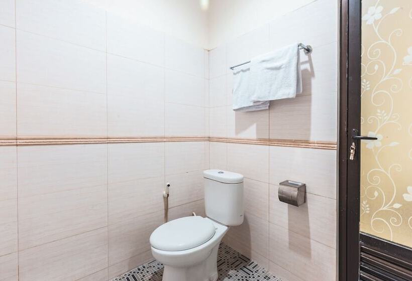 Отель Wisma Lux Barkah By Oyo Rooms