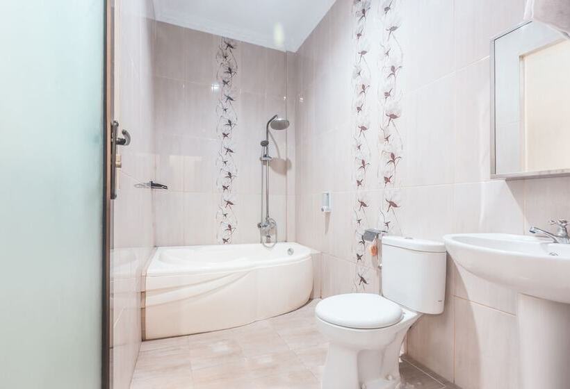 호텔 Wisma Lux Barkah By Oyo Rooms