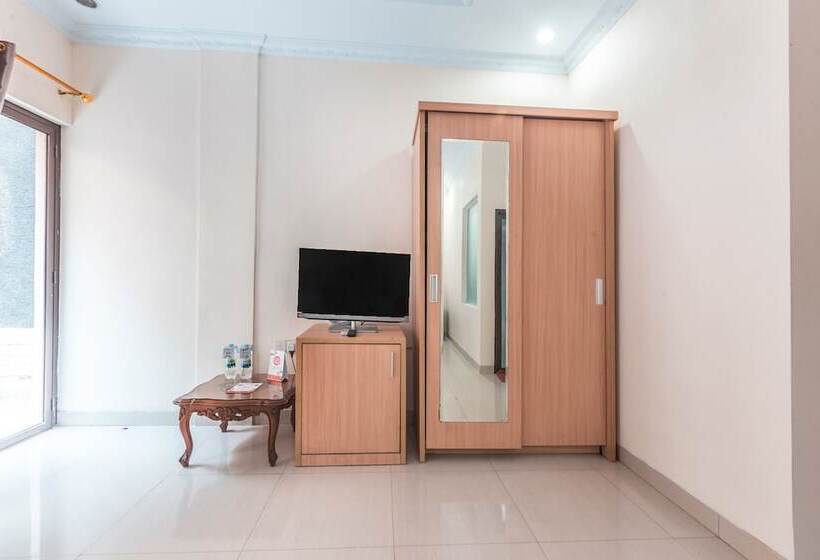 호텔 Wisma Lux Barkah By Oyo Rooms