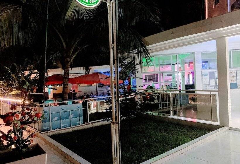 هتل Woodpecker Resort