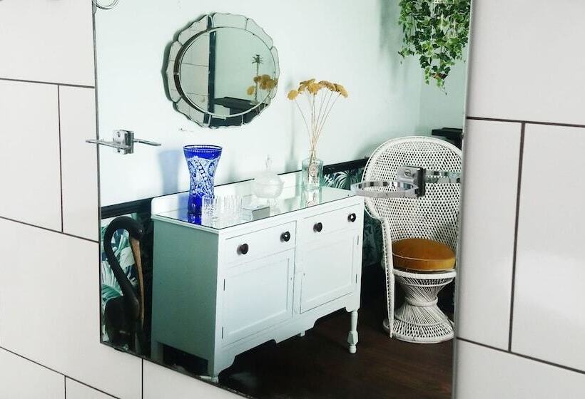 Little Robin Bed And Breakfast