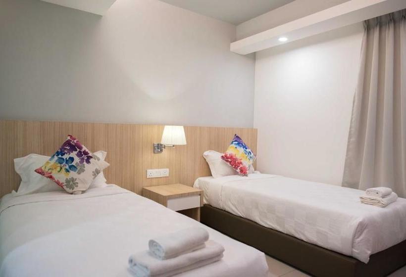 هتل Lumut Waterfront Apartment