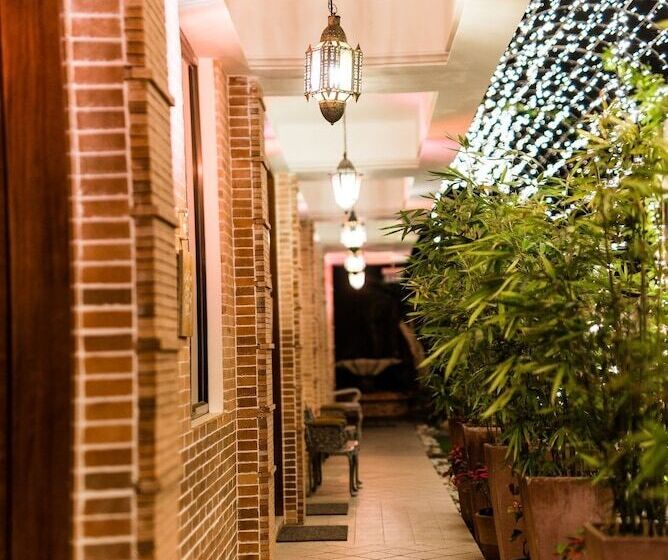 تختخواب و صبحانه Gwandalan House