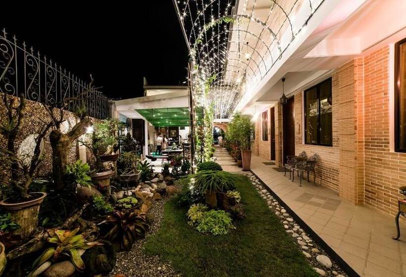 تختخواب و صبحانه Gwandalan House