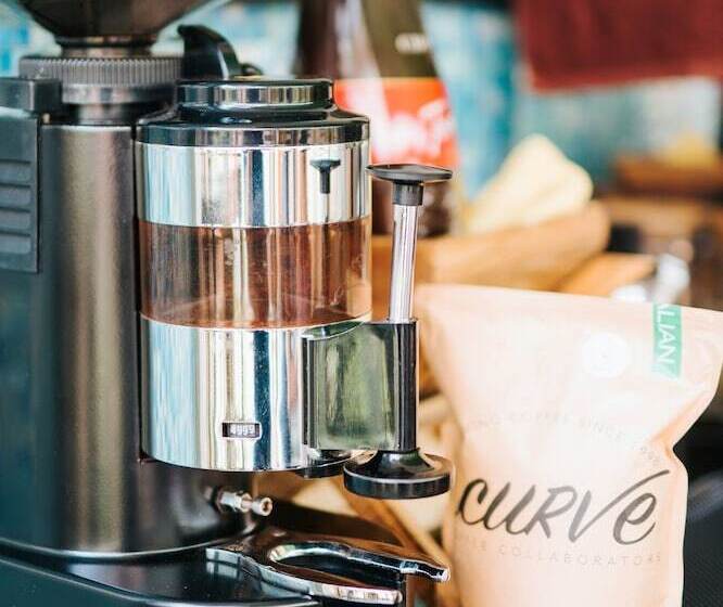 تختخواب و صبحانه Gwandalan House