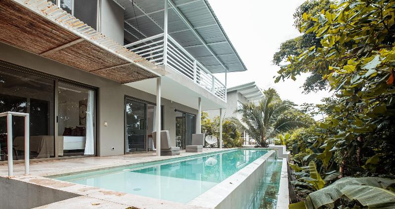 هتل Akwa Santa Teresa Ocean View Villas & Rooms