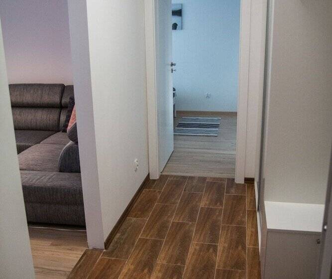 هتل Apartament F&j