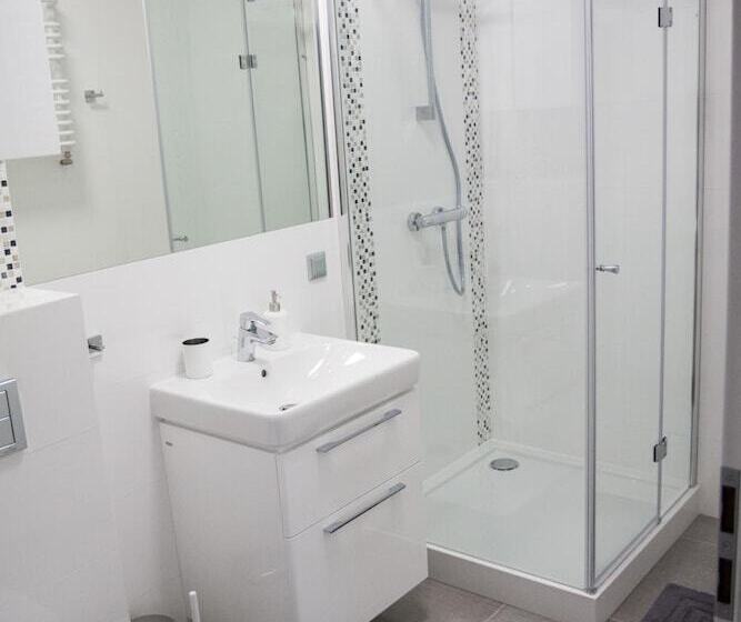 هتل Apartament F&j