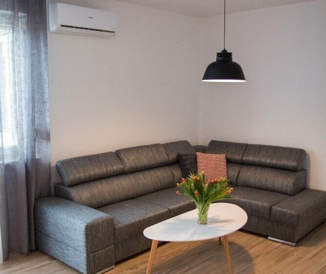 هتل Apartament F&j