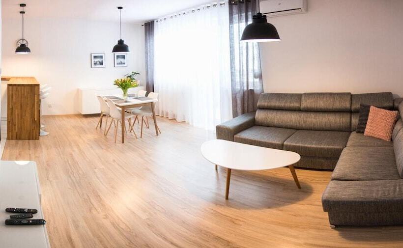 هتل Apartament F&j