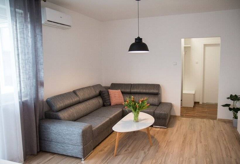 هتل Apartament F&j