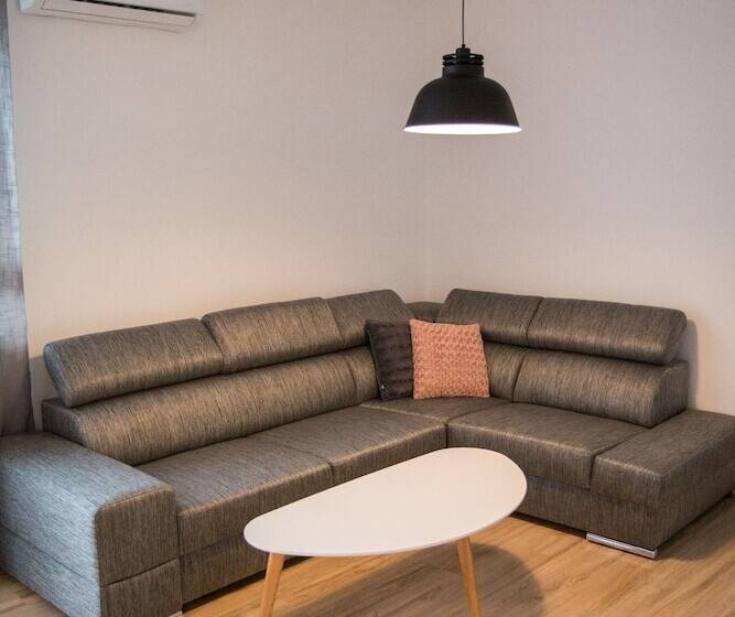 هتل Apartament F&j