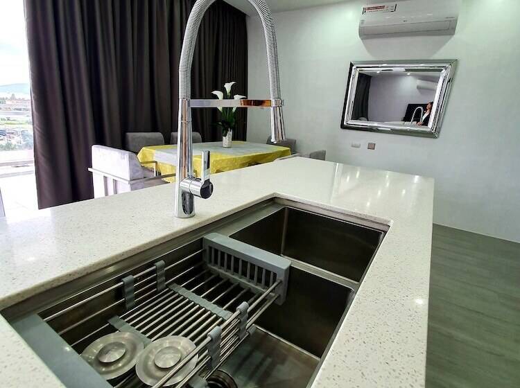 בית מלון כפרי Chequers Suite