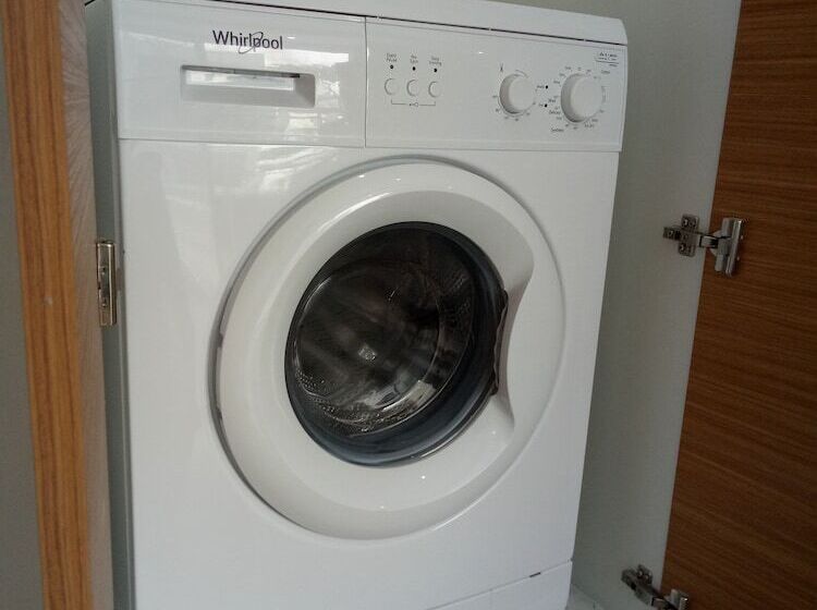 בית מלון כפרי Chequers Suite