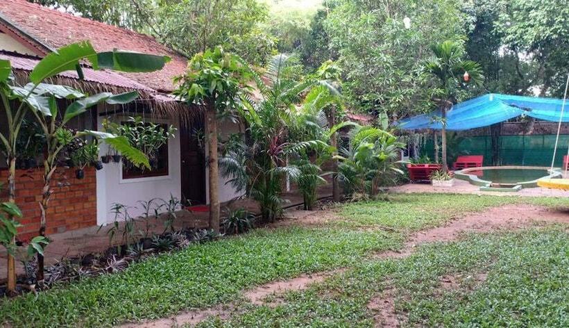 هتل Damnak Tormeas Homestay