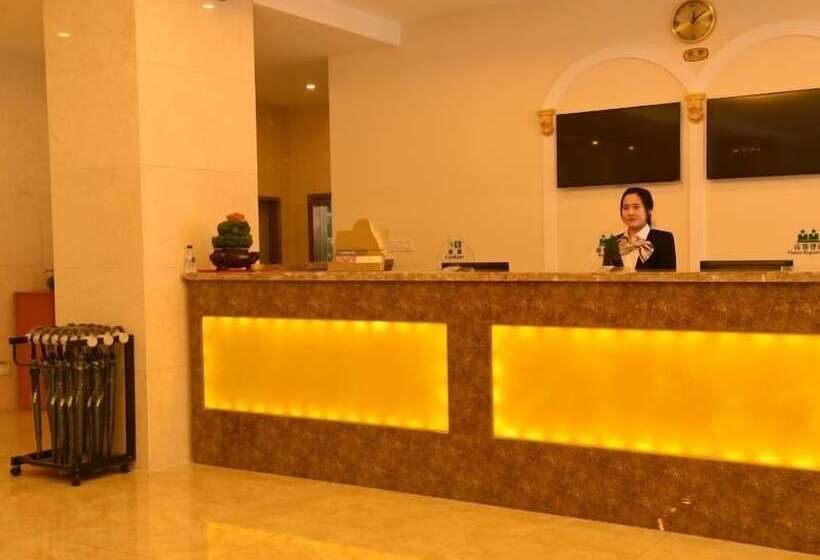 호텔 Greentree Inn Baishan Linjiang Yalv River Express