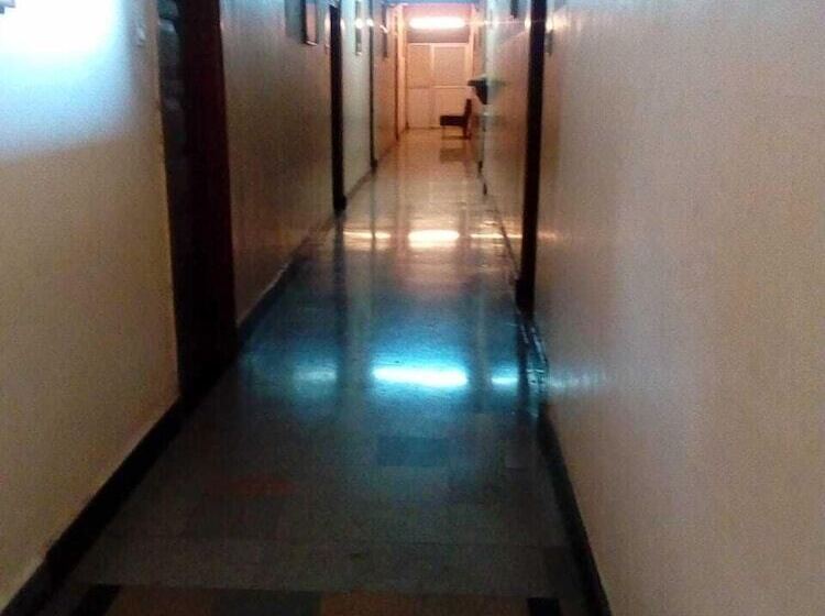 Hotel Iroomz  Samrat Ashok