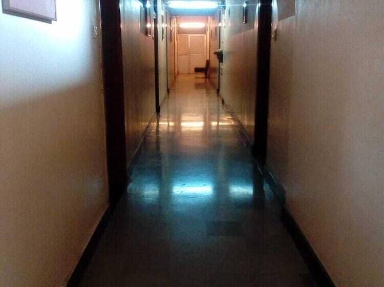 בית מלון כפרי Iroomz  Samrat Ashok