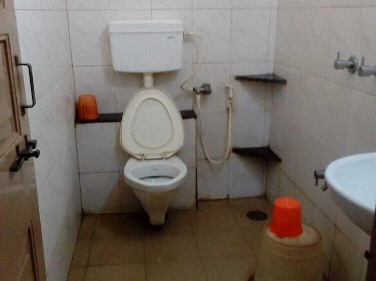 Hotel Iroomz  Samrat Ashok