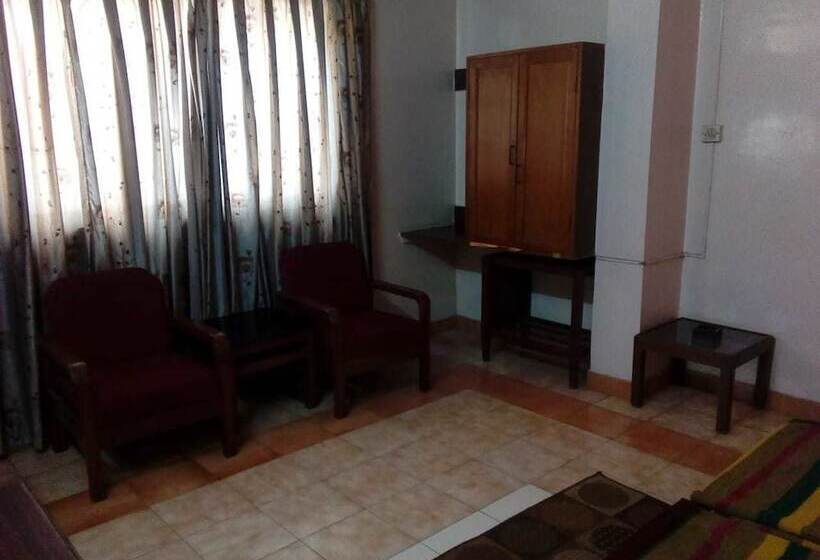 Hotel Iroomz  Samrat Ashok