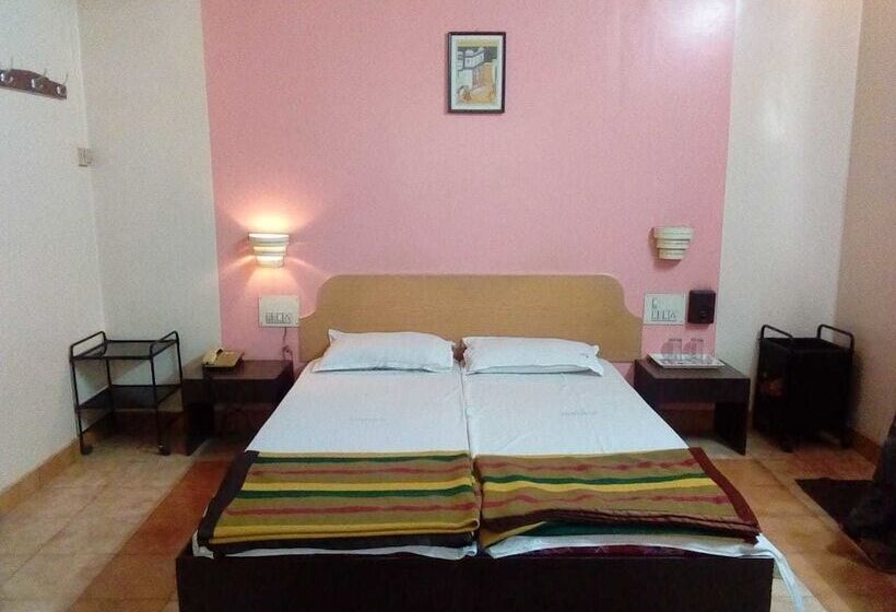 Hotel Iroomz  Samrat Ashok