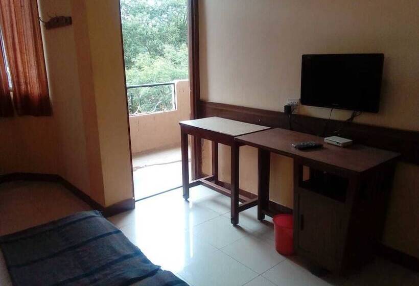 Hotel Iroomz  Samrat Ashok