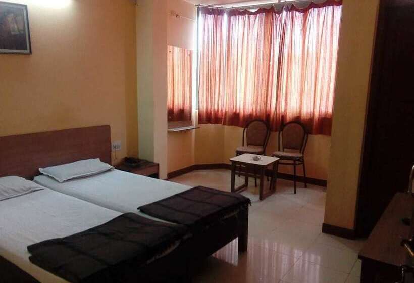 בית מלון כפרי Iroomz  Samrat Ashok