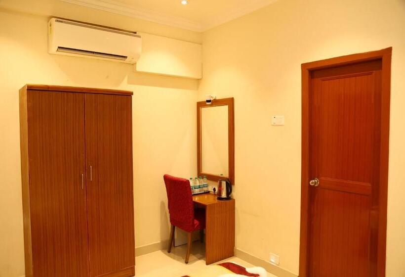 Hotel Nitheesh Residency