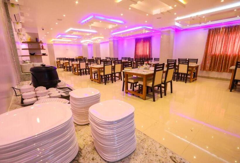 Hotel Nitheesh Residency