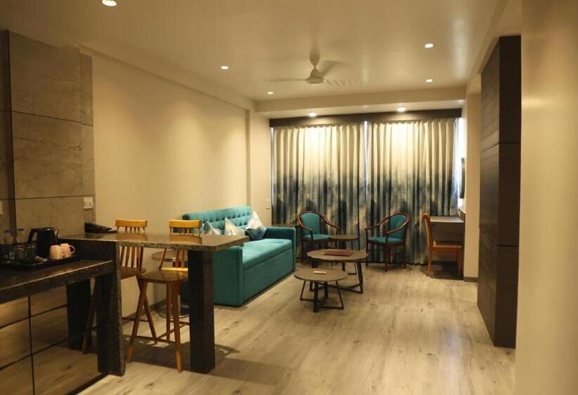 호텔 The Excellency