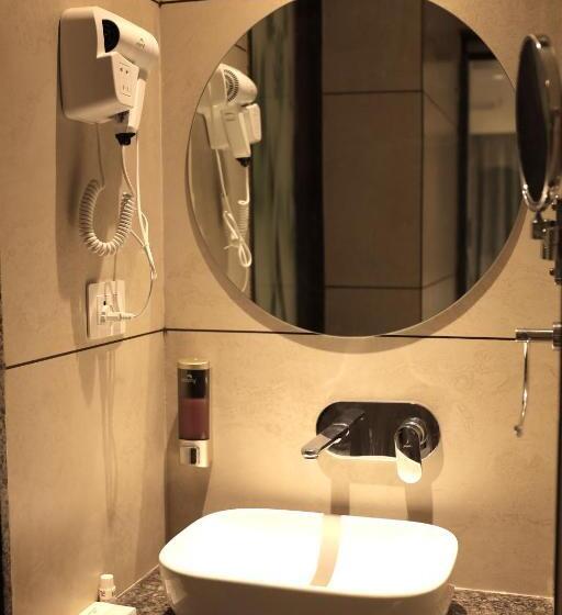 호텔 The Excellency