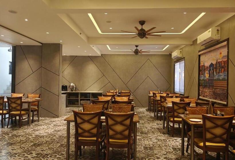 호텔 The Excellency