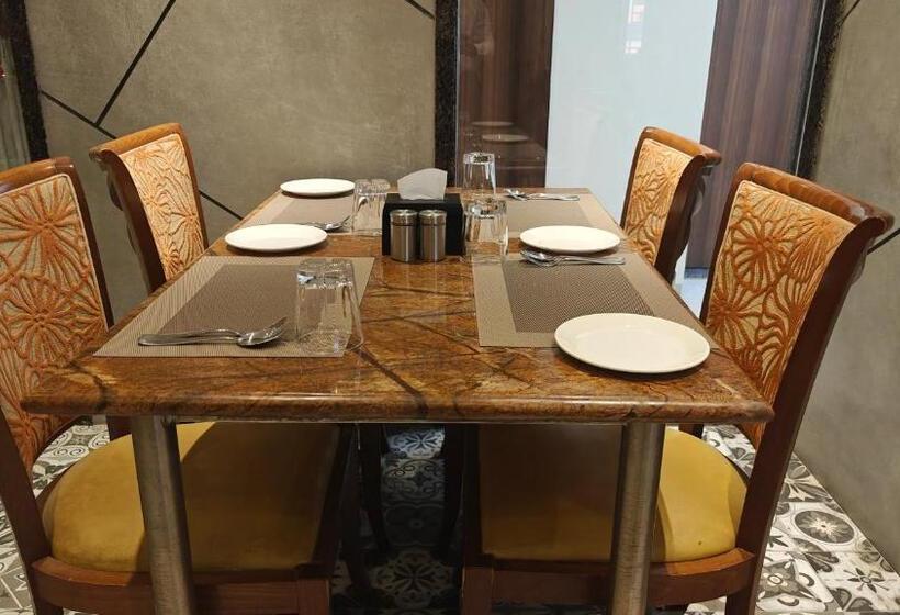 호텔 The Excellency