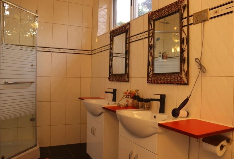 هتل The Shoebill Nest