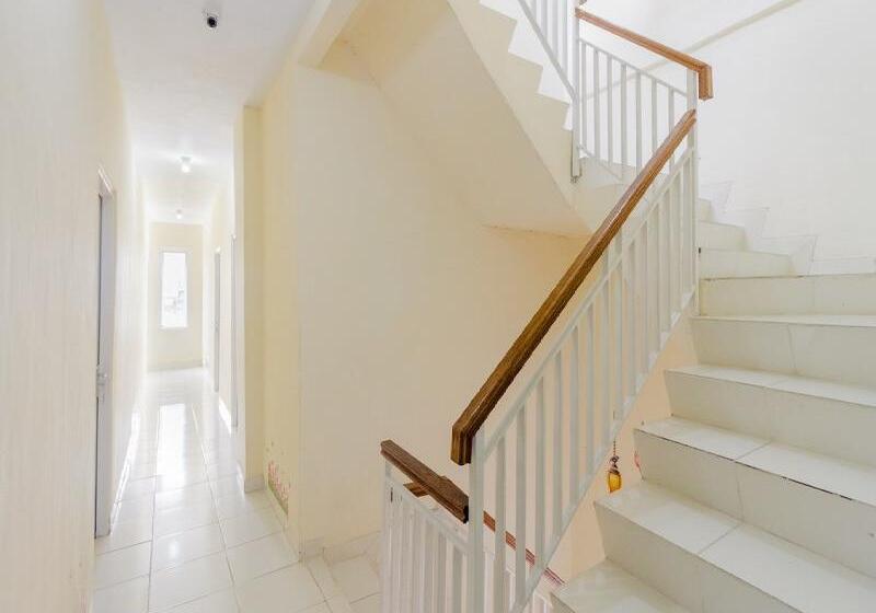 Пансион Reddoorz Plus Near Taman Rasuna Menteng