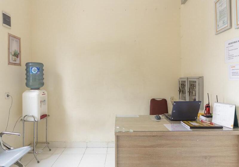 Пансион Reddoorz Plus Near Taman Rasuna Menteng