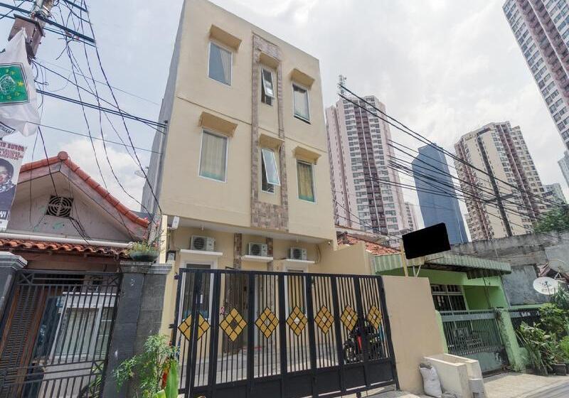Пансион Reddoorz Plus Near Taman Rasuna Menteng