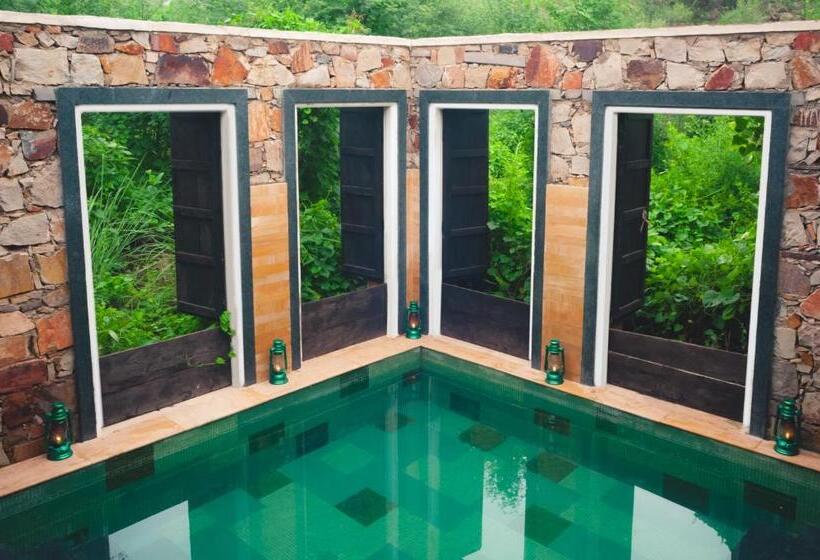 منتجع Trees N Tigers Luxury Wildlife Lodge