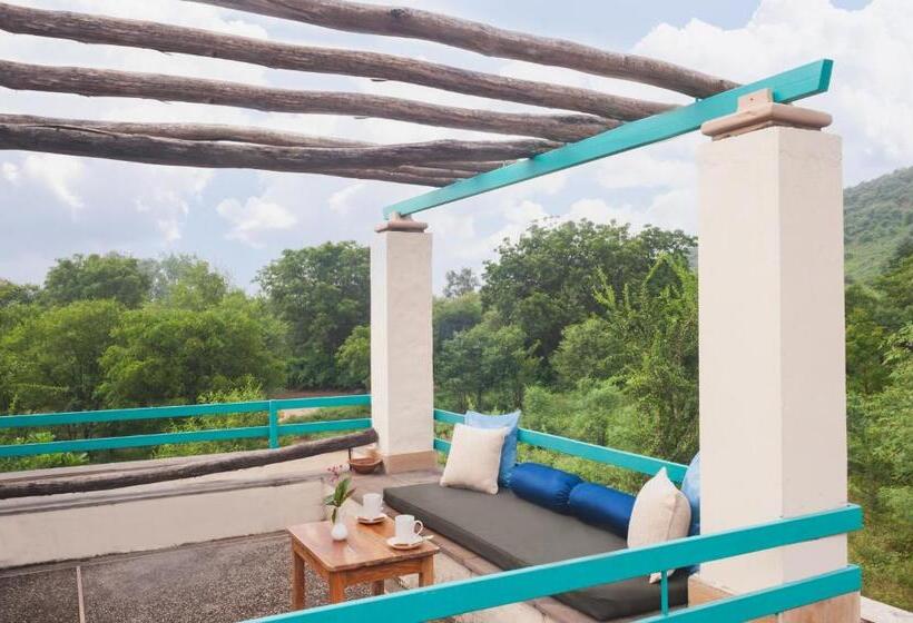 منتجع Trees N Tigers Luxury Wildlife Lodge